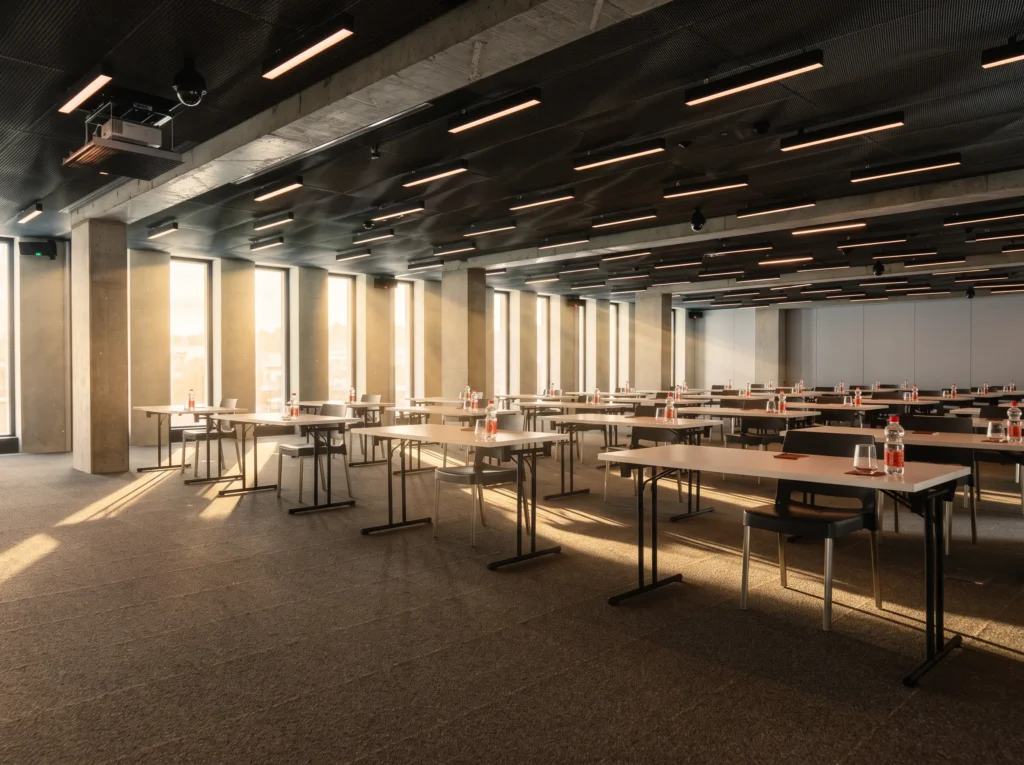 Sala konferencyjna układ szkolny
